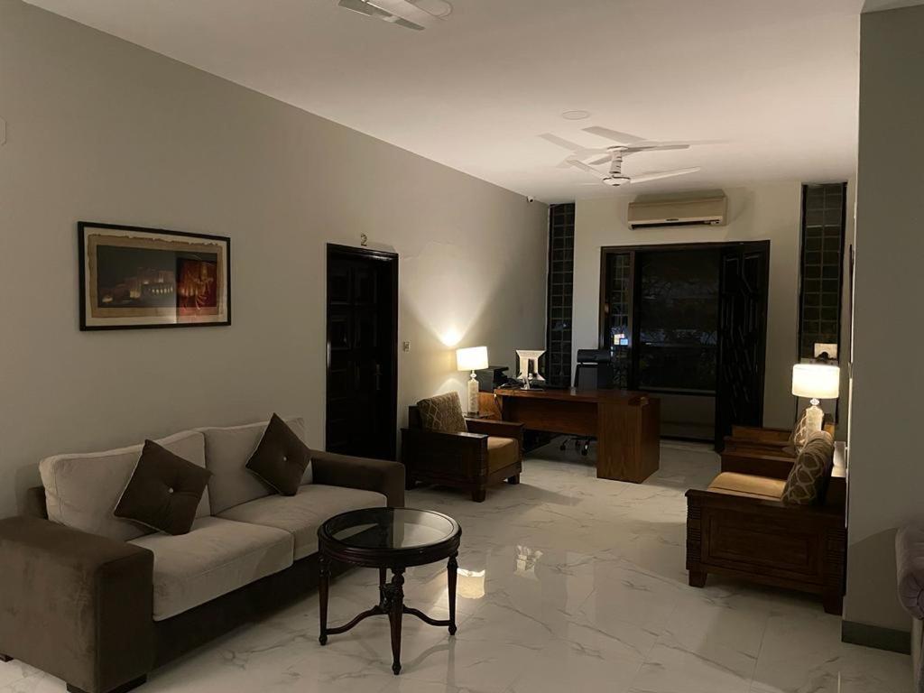 The Riviera Hotel Islamabad Bagian luar foto